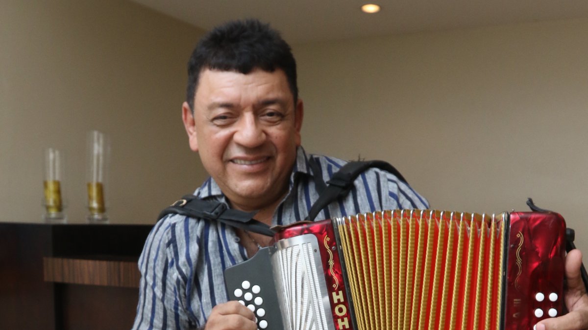 Lizandro El Chane Meza, es el mayor de los siete hijos de Lizandro Meza