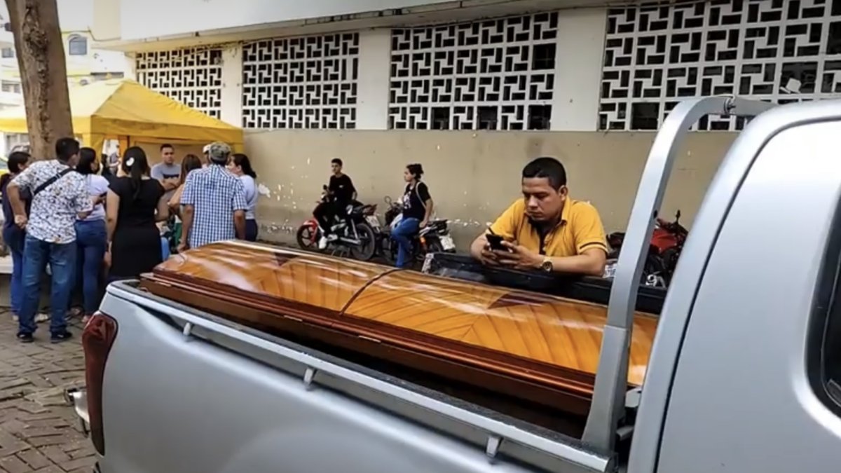 Allegados vieron salir a Carlos Alfredo Vergara hacia una discoteca y la mañana del 1 de enero les avisaron que estaba muerto.