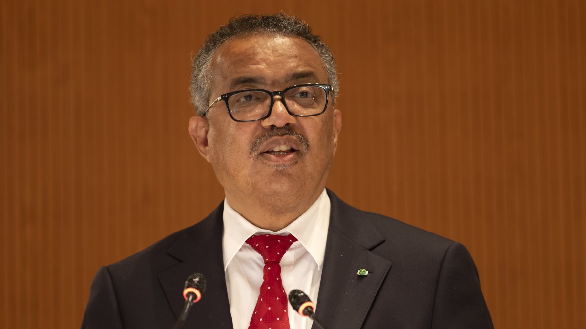 Tedros también lamentó que la vigilancia y la secuenciación genética de casos en laboratorio se hayan reducido drásticamente en el mundo.