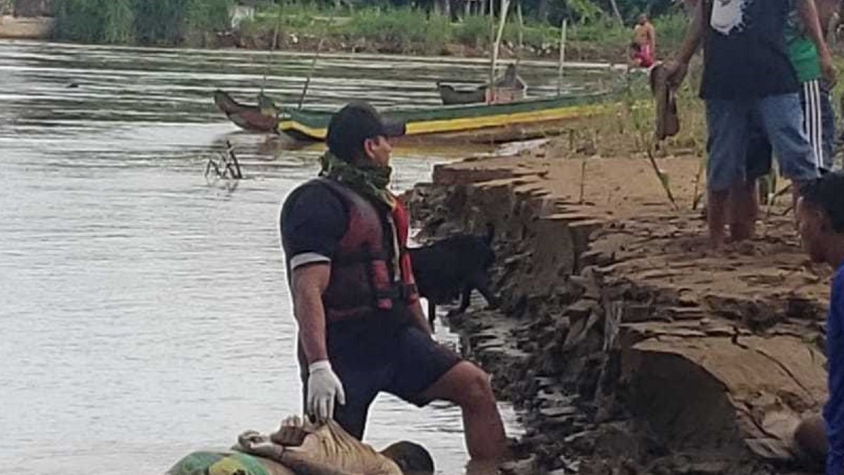 Los tres cuerpos flotaron en distintos afluentes del Babahoyo estaban maniatados.