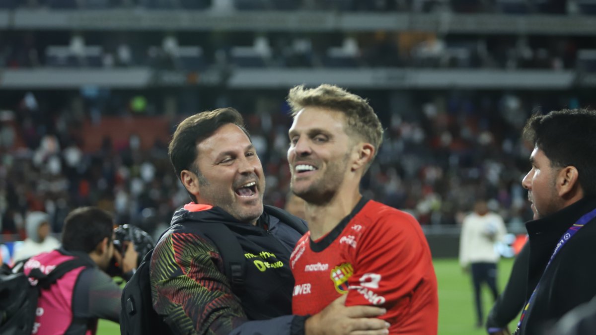 El golero de Barcelona, Javier Burrai, se habría recuperado de una molestia física.