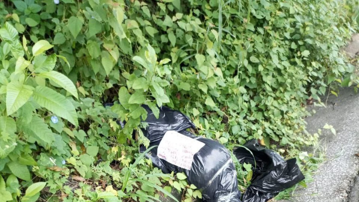 El cadáver se encontraba embalado en  una funda de basura y con un mensaje.