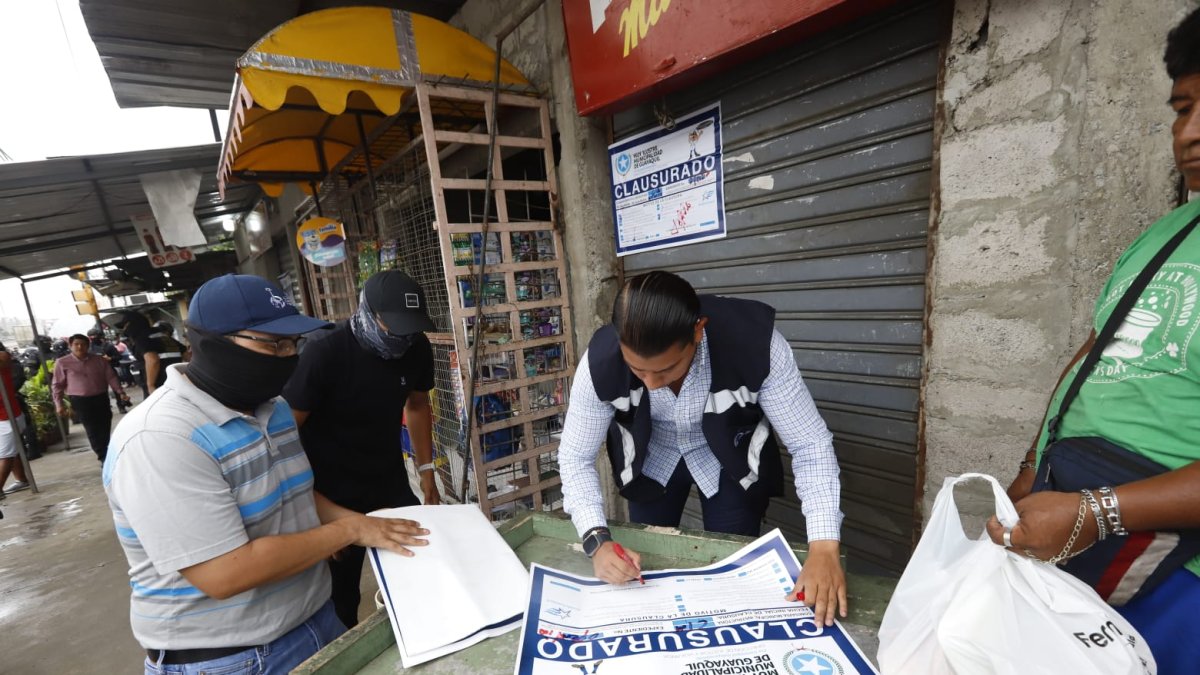 Los locales frente a la Peni fueron clausurados.