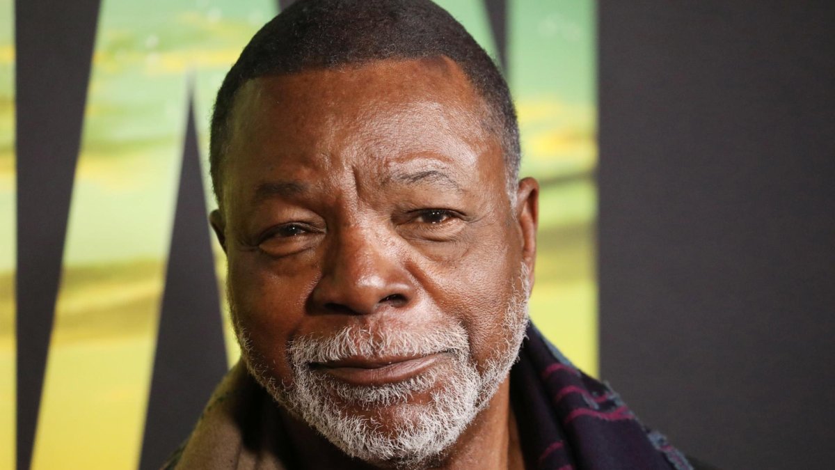 Fotografía de archivo fechada el 28 de febrero de 2023 que muestra al actor estadounidense Carl Weathers durante el estreno de la película 'The Mandalorian' en Los Ángeles, California (Estados Unidos).