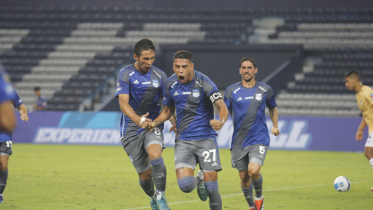 Emelec sumó 20 puntos y quedó a seis unidades de distancia del líder Aucas.