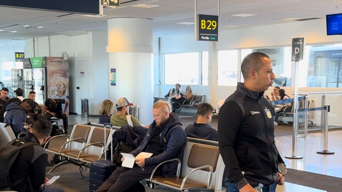 La delegación de Delfín llegó a Brasil.