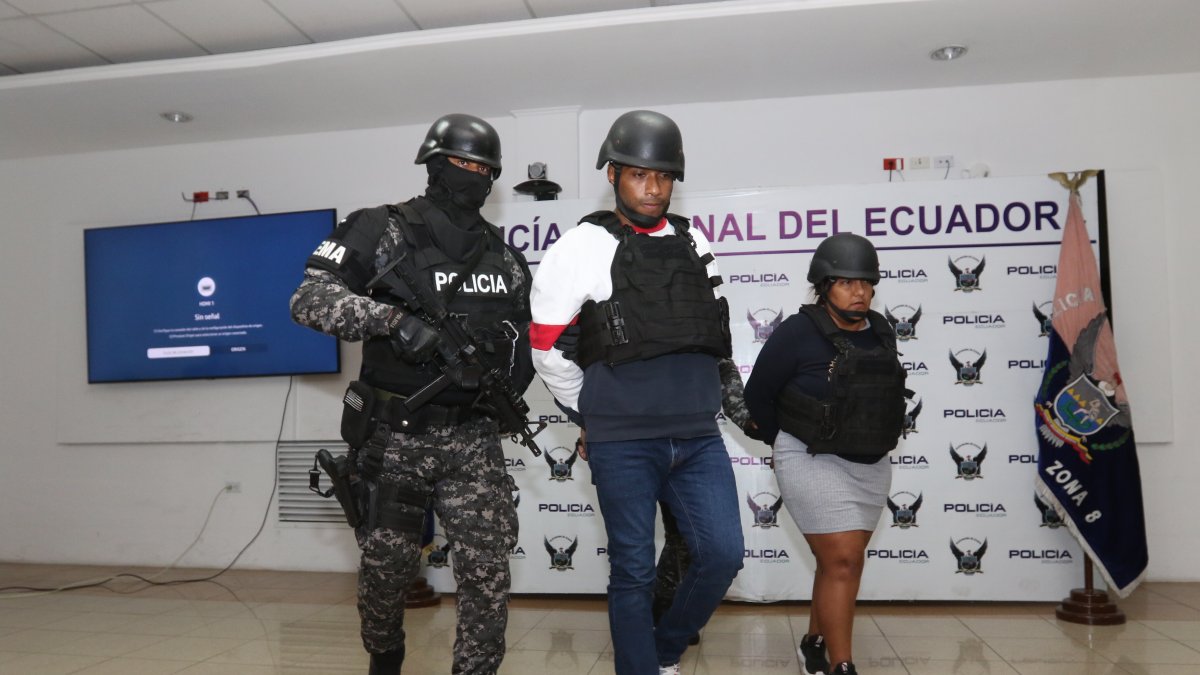 Julio Alberto Martínez Alcívar, alias Negro Tulio, y a su esposa, Alexandra Germania Estrada Aquiño, apodada la Jefa, fueron localizados en Panamá.