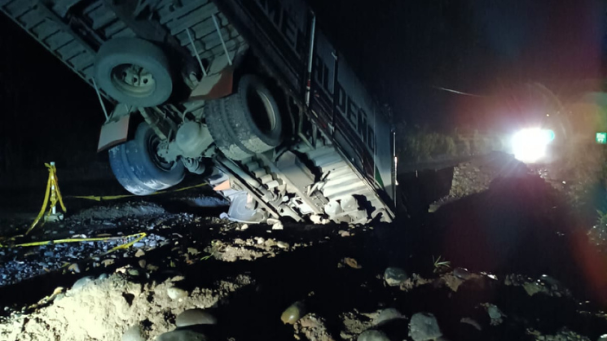 El carro fue a parar a un abismo.