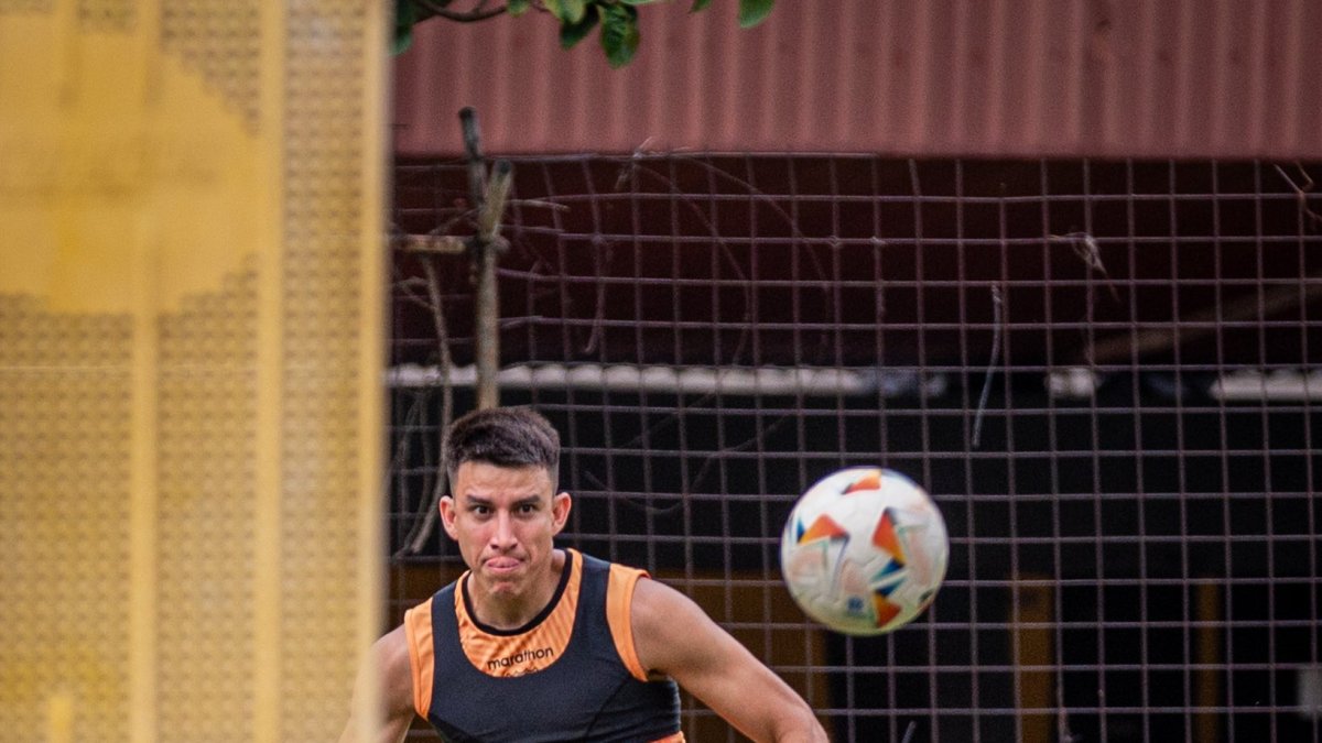 Fernando Gaibor en pleno entrenamiento para la Copa Sudamericana.