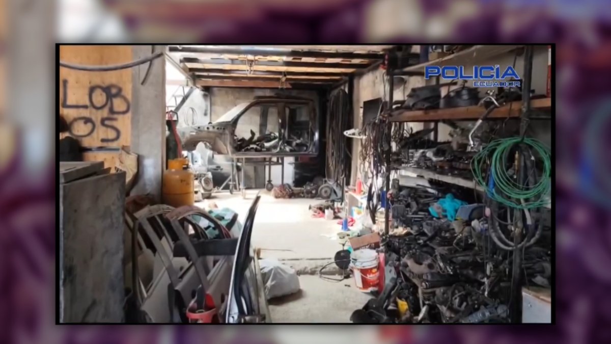 En el norte de Quito fue localizado este sitio en el que desmantelaban vehículos, según ha informado la Policía Nacional del Ecuador.