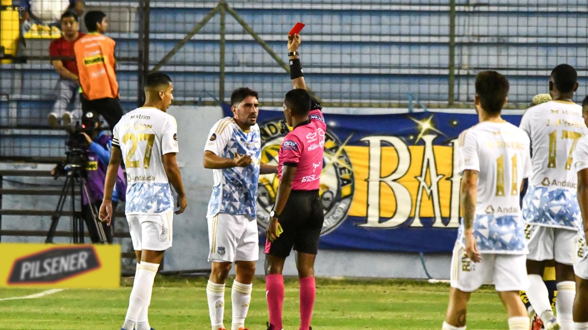 Momento en el que Erbes recibió la expulsión.