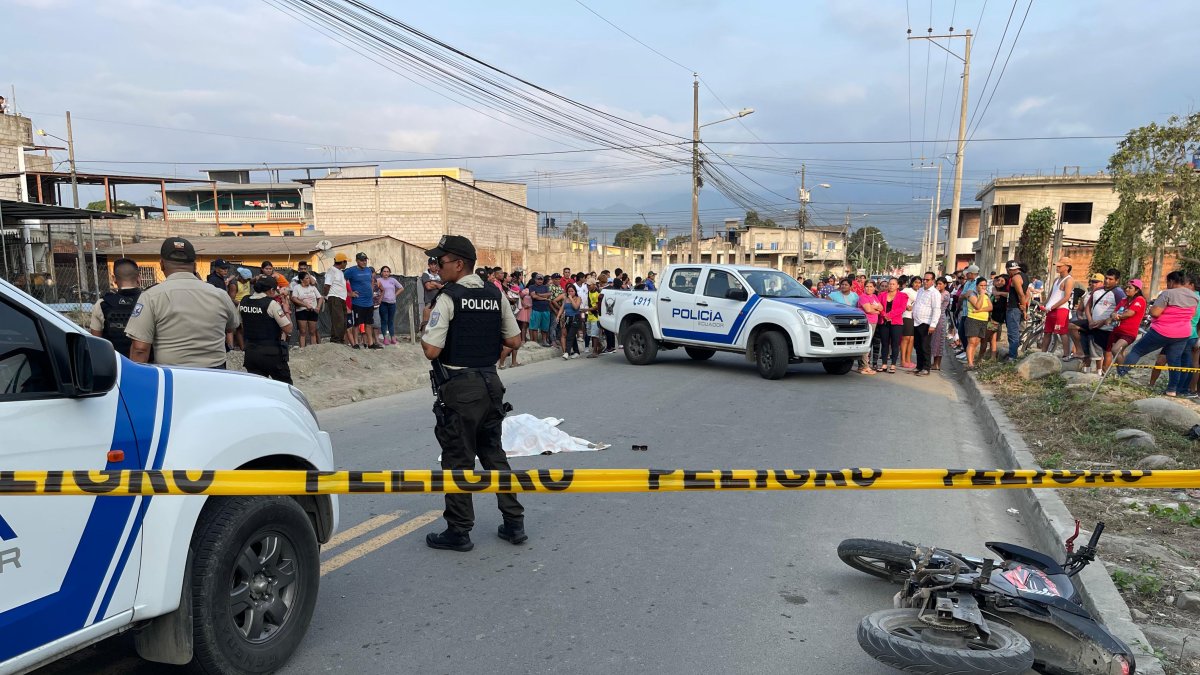 La policía investiga los móviles del crimen. Familiares no dieron mayor información.