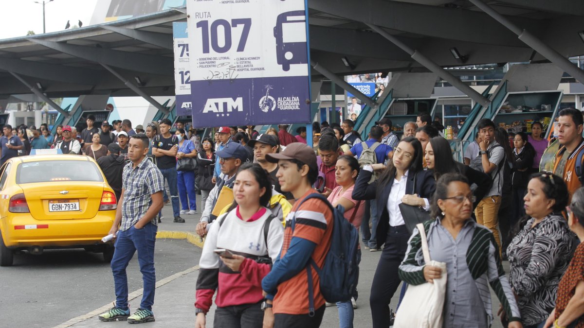 Usuarios de la transportación urbana tuvieron líos este 9 de septiembre.