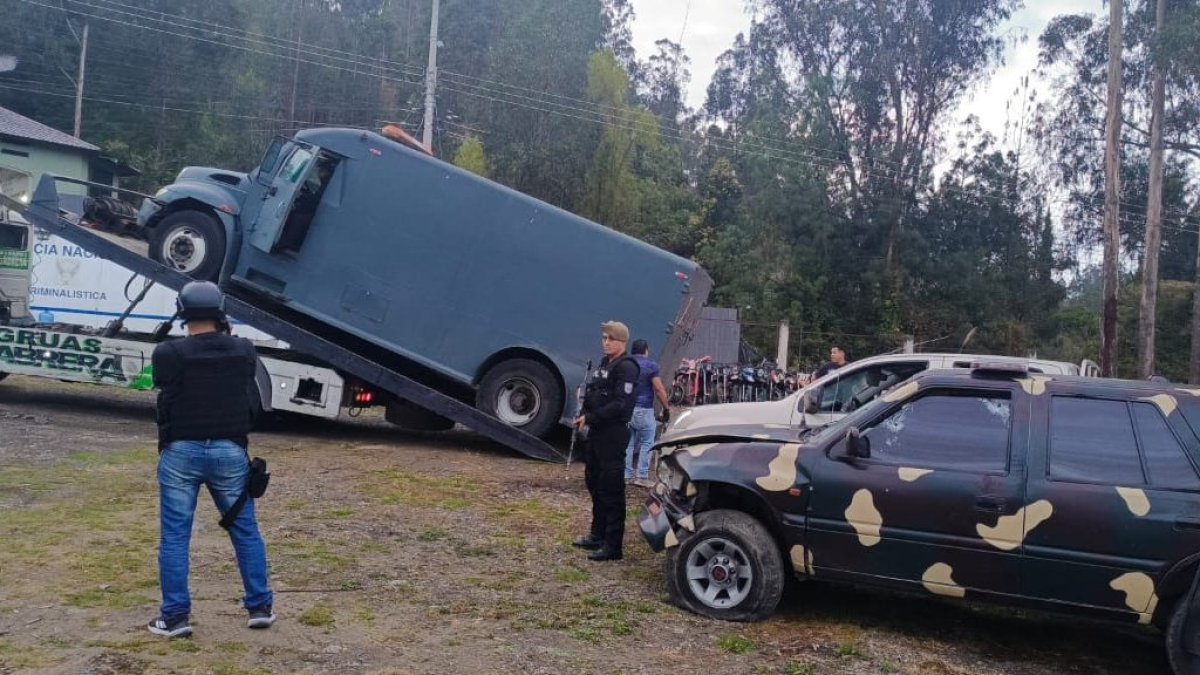 El convoy fue subido a una plataforma tras la emergencia en el sitio.