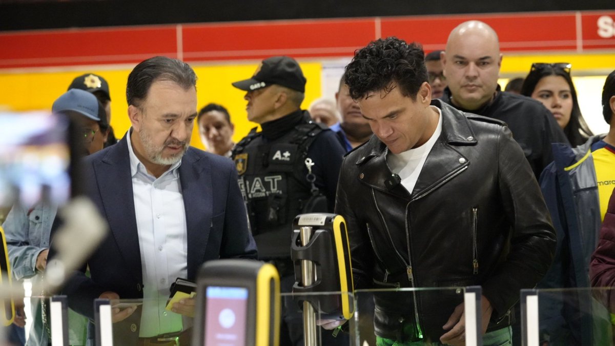 Silvestre Dangond dijo no haber estado en una estación del metro tan nueva