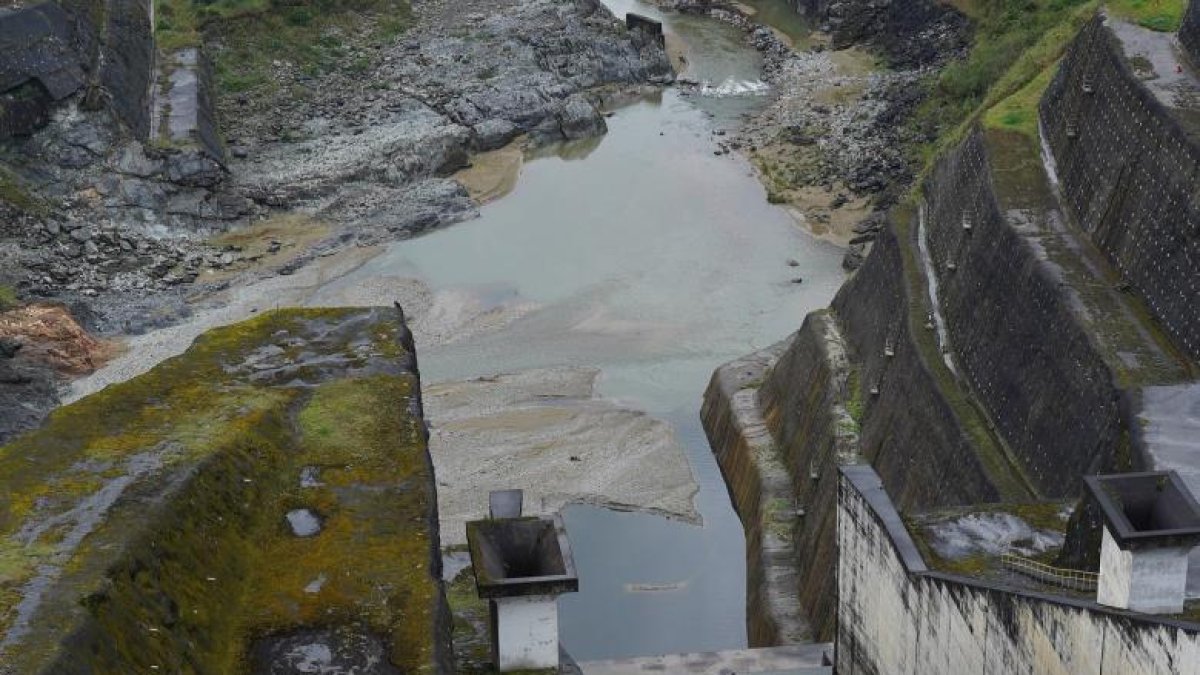 Referencial: las autoridades han reportado niveles críticos en el embalse de Mazar.