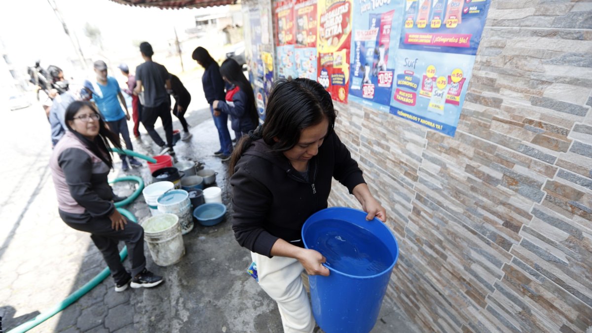 Las personas se levantaron sorprendidas por la falta de servicios.