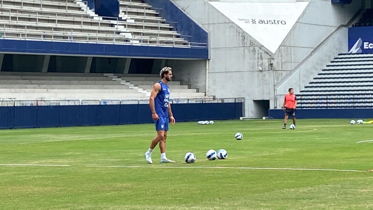 Leonardo Campana estuvo presente en el entrenamiento tricolor del lunes 11 de noviembre.