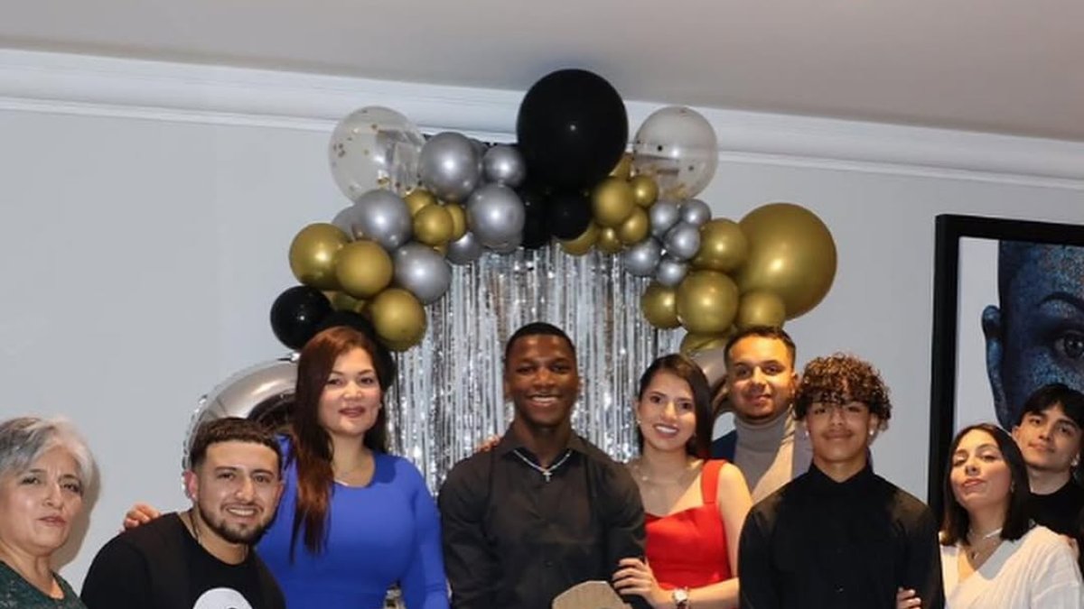 Moisés Caicedo celebró el Año Nuevo con amigos y familiares.