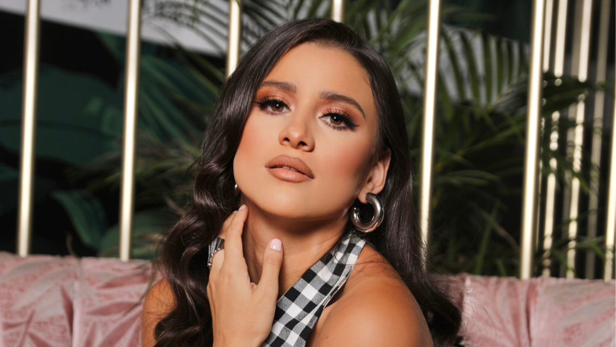 Elba González viaja en la cooperativa Reina del Camino, y asegura que la popularidad no la ha mareado.