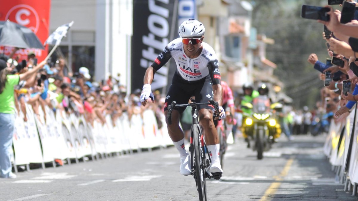 El ciclista nacido en Sucumbíos, de 27 años, batalló hasta el final para ganar el título nacional de ruta, ante el acoso de Alexander Cepeda y Mateo Ramírez.