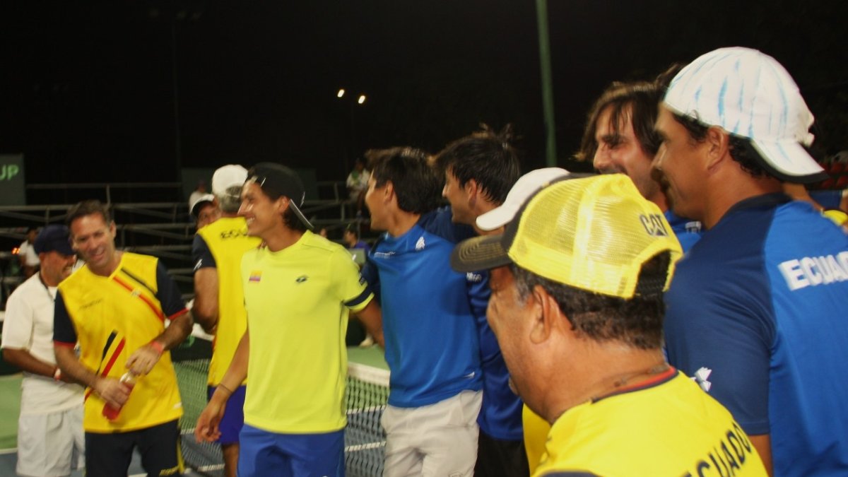 Andrés Andrade selló la clasificación de Ecuador en los Playoffs de la Copa Davis.