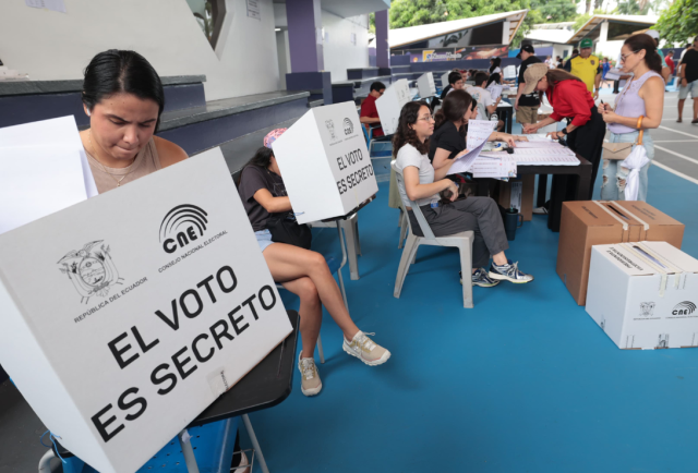 Diferencia entre consulta popular y referéndum: Ecuador se alista para ir a las urnas