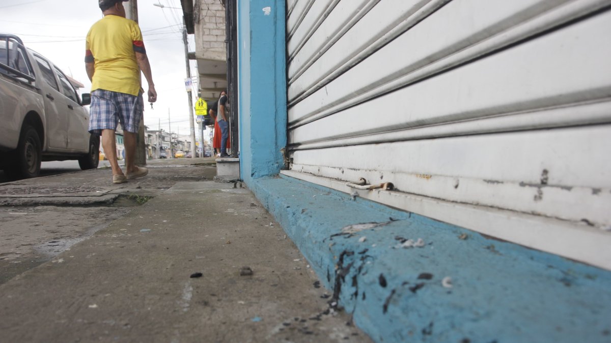 Agentes policiales acudieron al sitio al recibir la alerta.