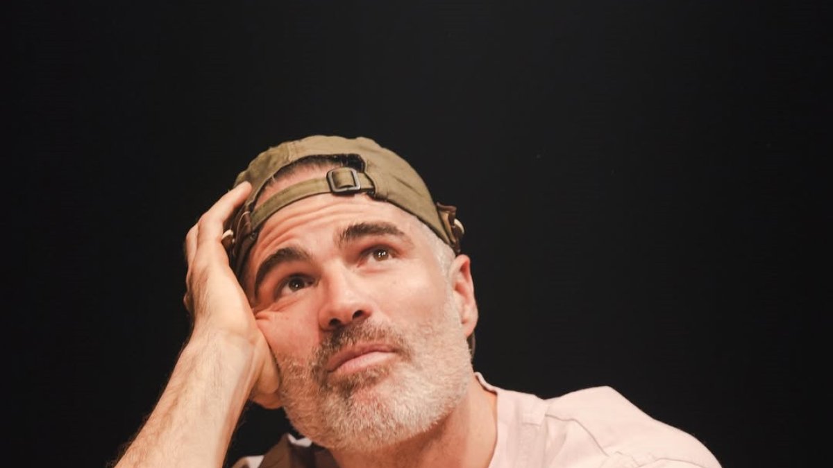 El actor se halla en Bogotá participando en una obra de teatro.