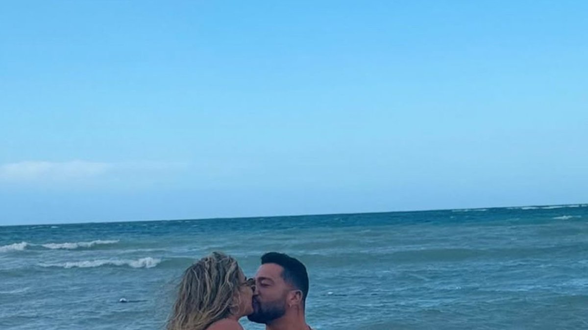 La cantante manabita tiene un mes con Carlos Navarro.