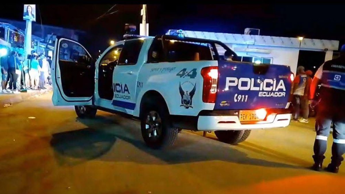 Las unidades policiales se desplegaron en la playa El Fondeadero, de Jaramijó.