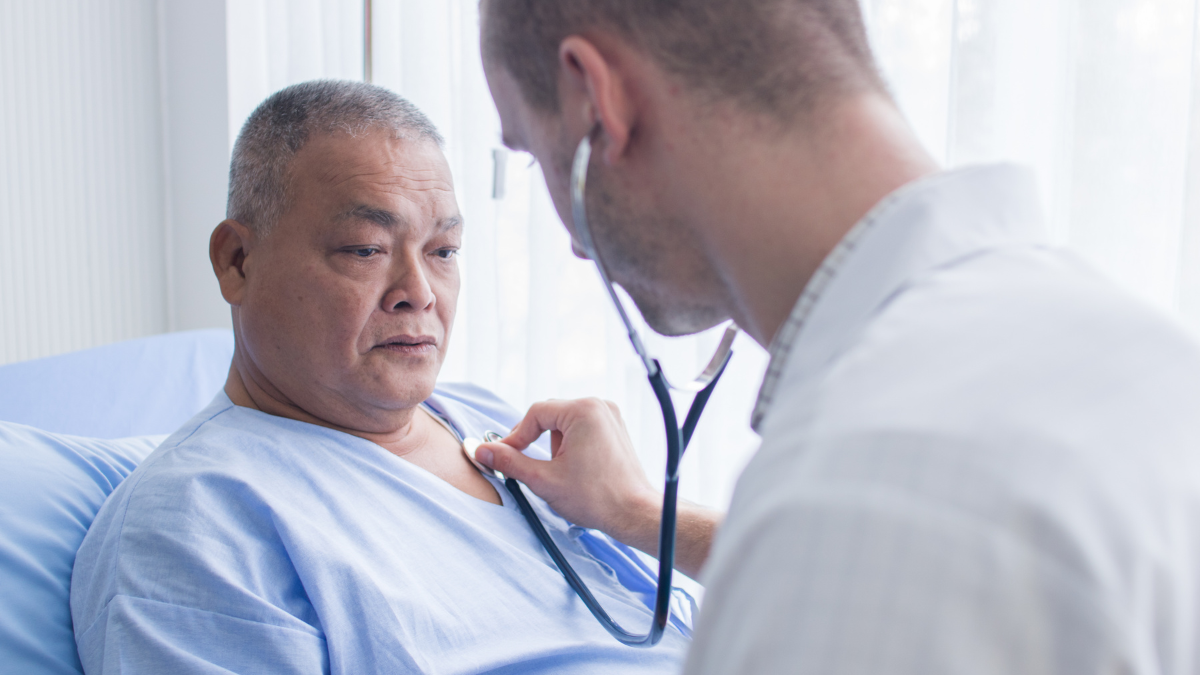 El tratamiento adecuado de la hipertensión pulmonar puede reducir la presión en las arterias pulmonares y prevenir insuficiencia cardíaca.