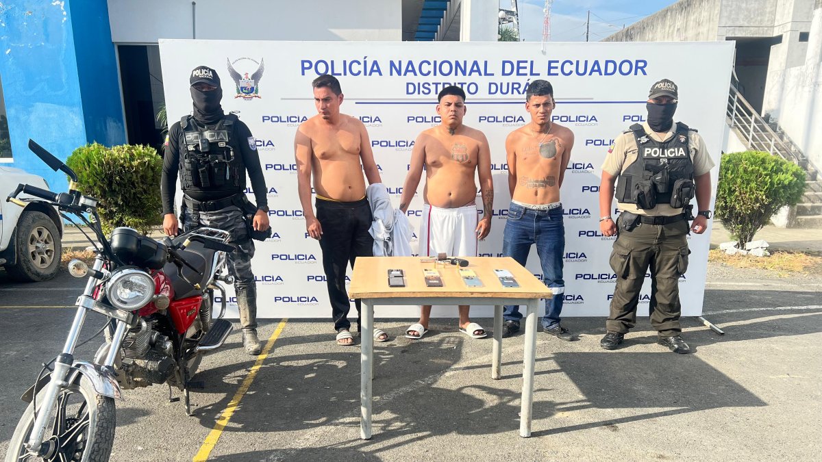 Los aprehendidos estaban en posesión de varios objetos.