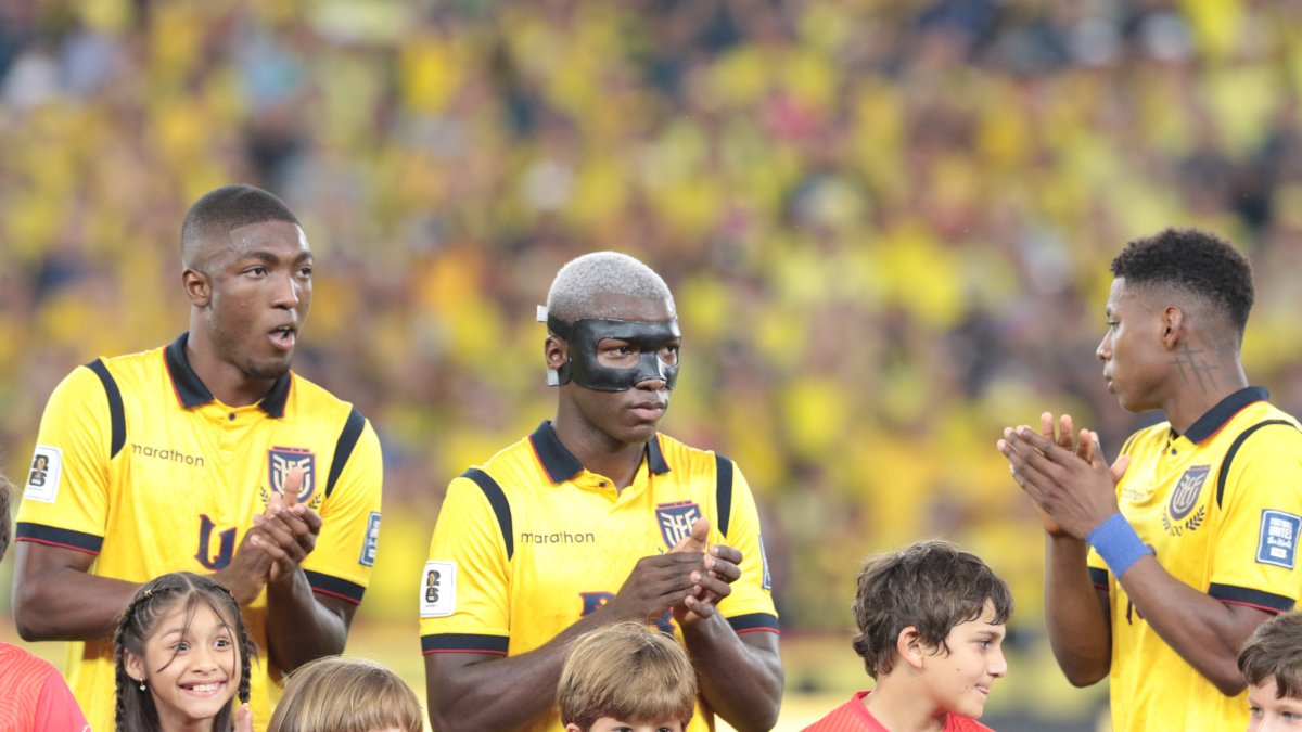Moisés Caicedo (C), volante de la selección ecuatoriana de fútbol.