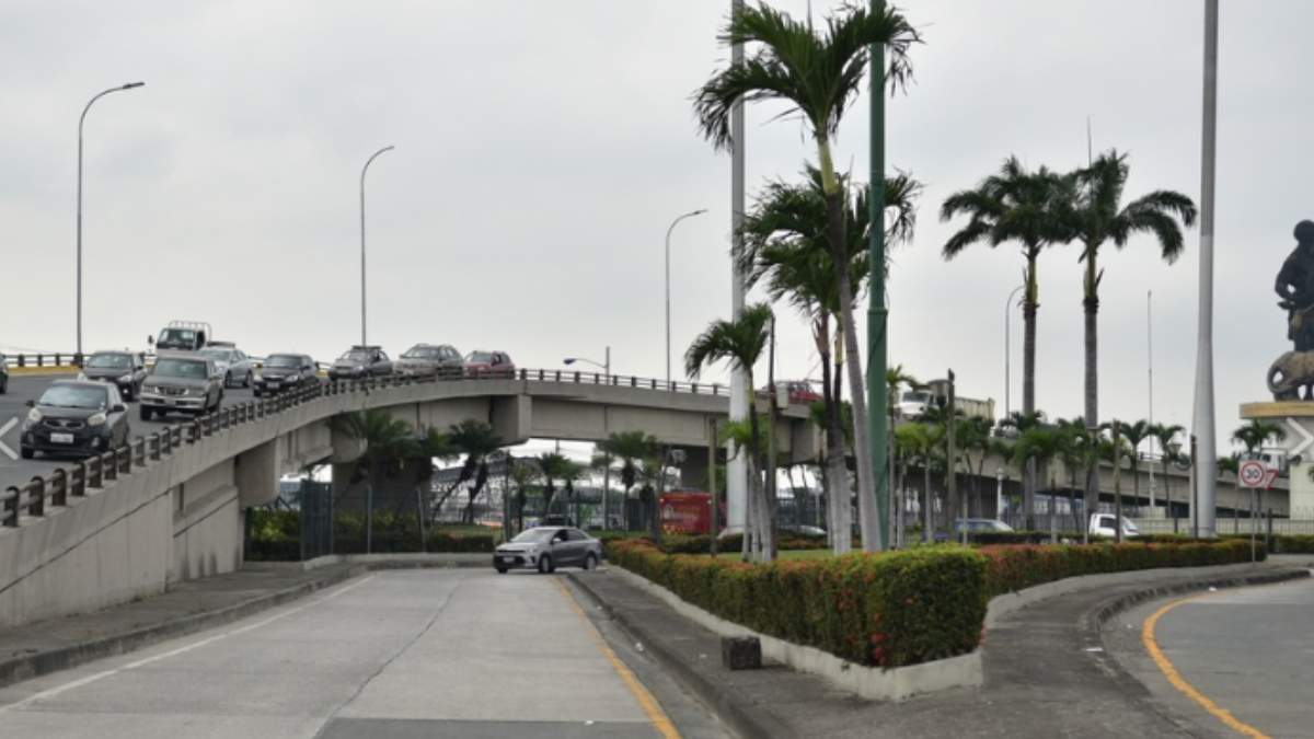 El contrato incluye limpieza, reparación de barandas y cambio de piezas estructurales.