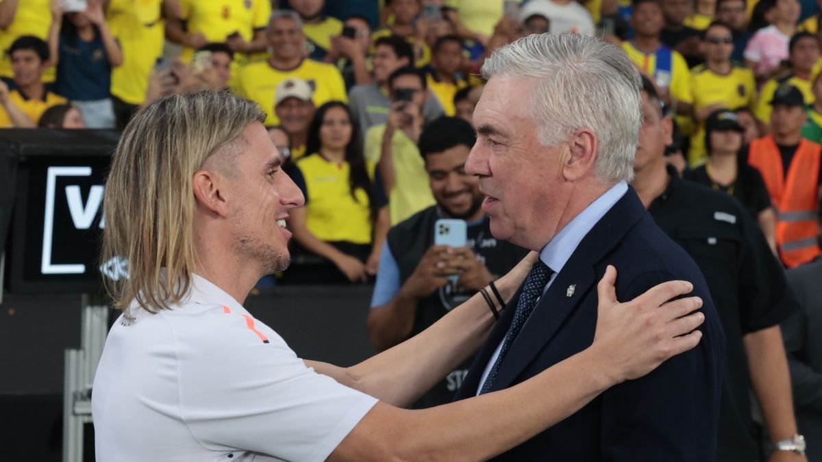 Sebastián Beccacece y Carlo Ancelotti entrenadores de Ecuador y Brasil.