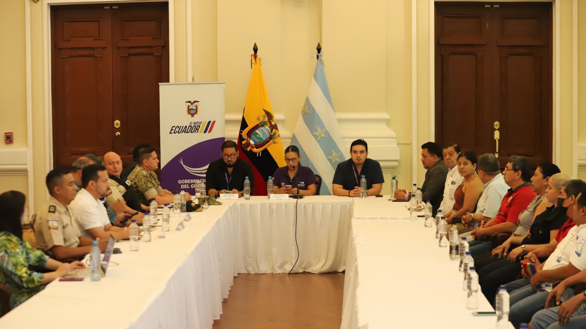 Comerciantes de la Bahía se reunieron con la Gobernadora del Guayas.