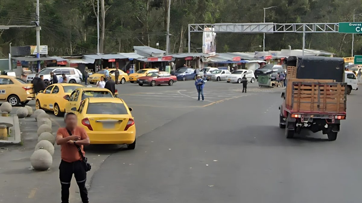El ataque se perpetró en Colombia, específicamente en Ipiales, en una plazoleta a pocos metros del puente que cruza hacia Ecuador.