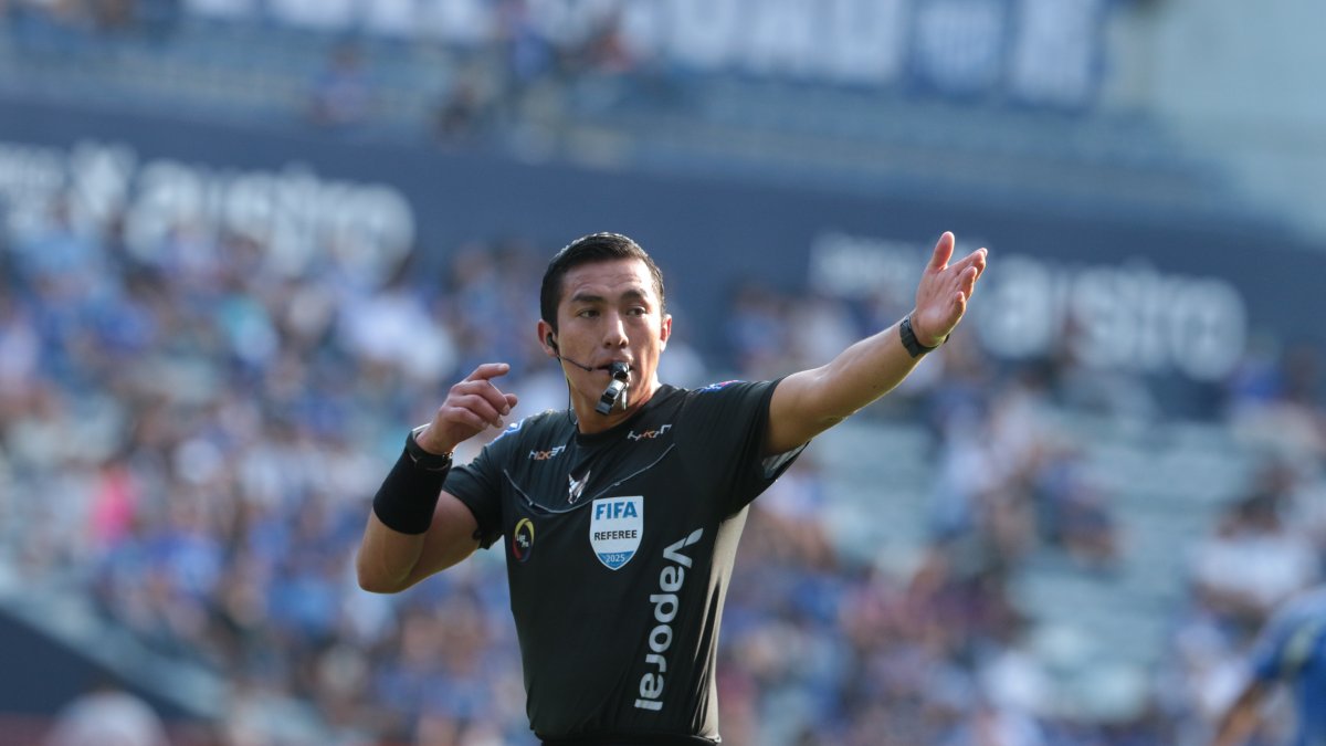 En el cotejo Emelec vs. Vinotinto hubo varias riñas. El referí Álex Cajas intervino, sin amonestar.