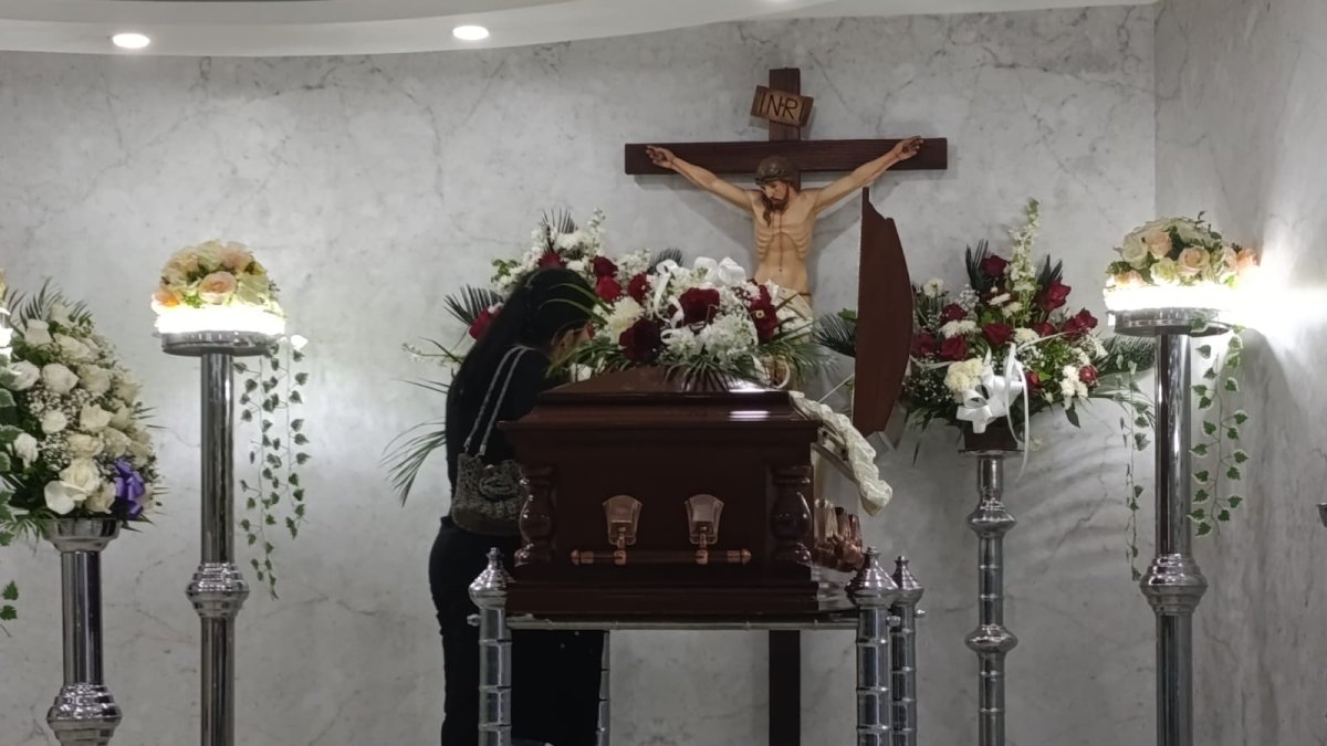 El militar ya fue velado. El cuerpo del sargento Edgar Procel fue hallado en una vivienda del barrio Tebaida en Loja.