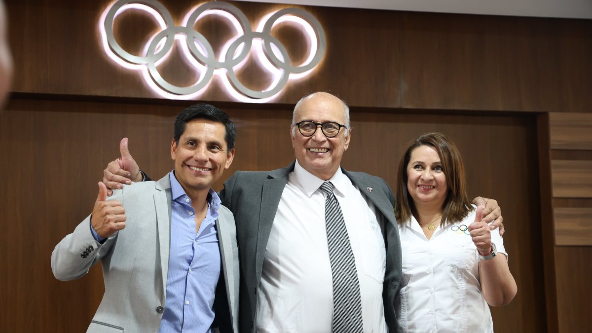 Jorge Delgado (c) y Jefferson Pérez (i) ganaron las elecciones presidenciales del COE 2025-2029.