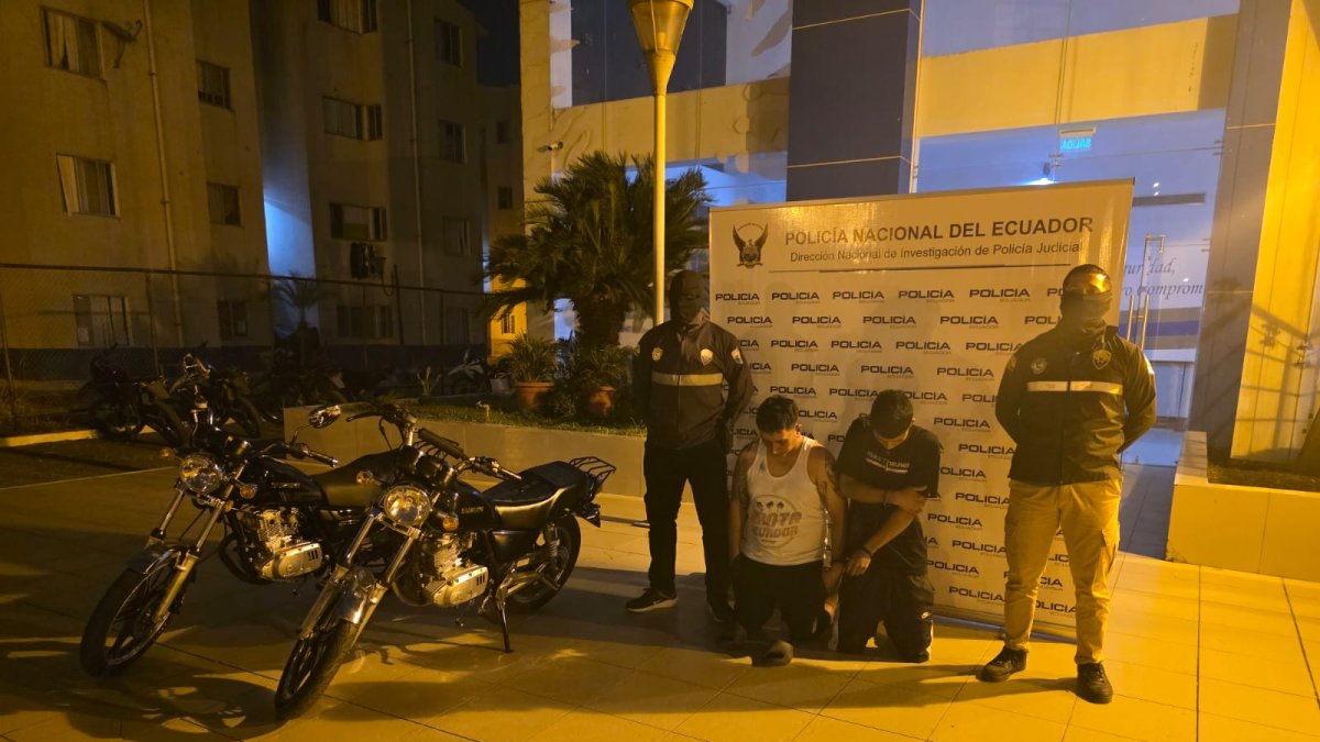 Los dos detenidos por el ataque a los policias.