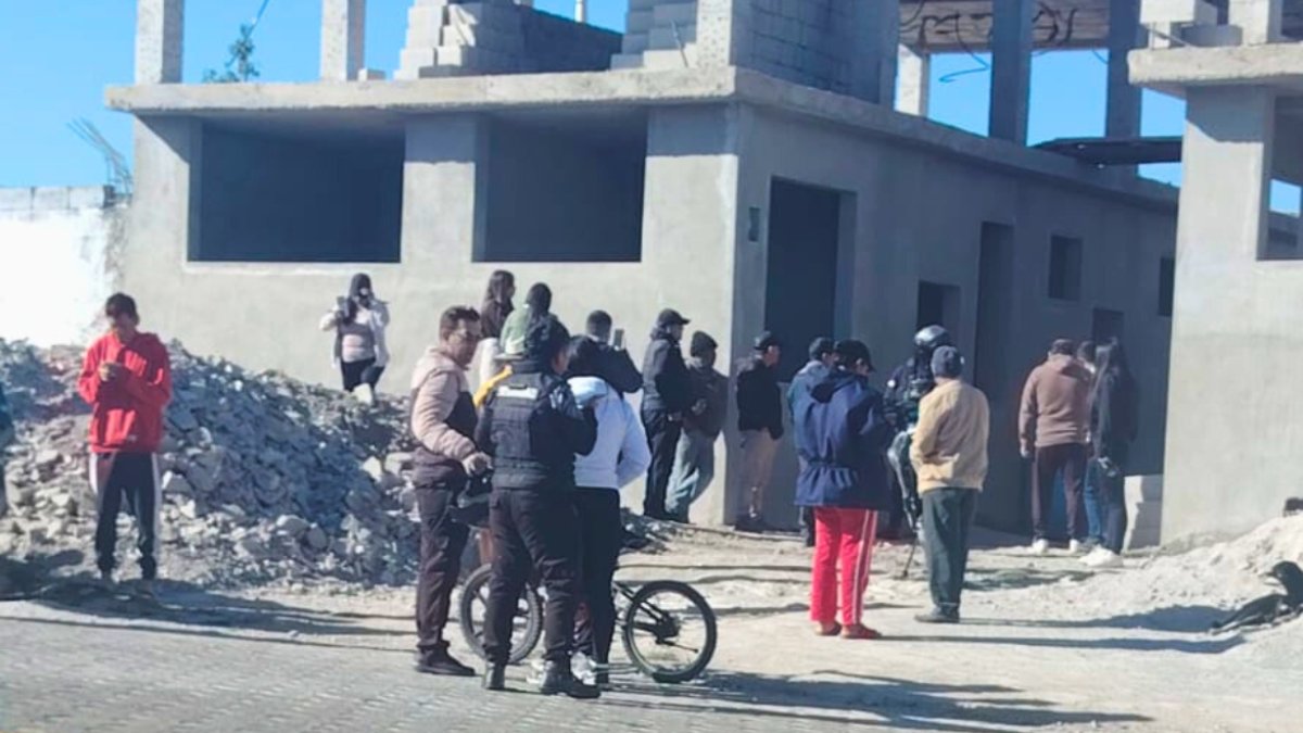 La construcción se encuentra ubicada a 300 metros de la Unidad de Policía Comunitaria del sector Primero de Mayo.