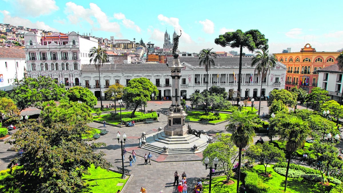 En la década de los 70, Quito experimentó un cambio importante: dejó de ser la ciudad de calles empedradas y comenzó el nacimiento de lo moderno. Nostalgia a la vena.