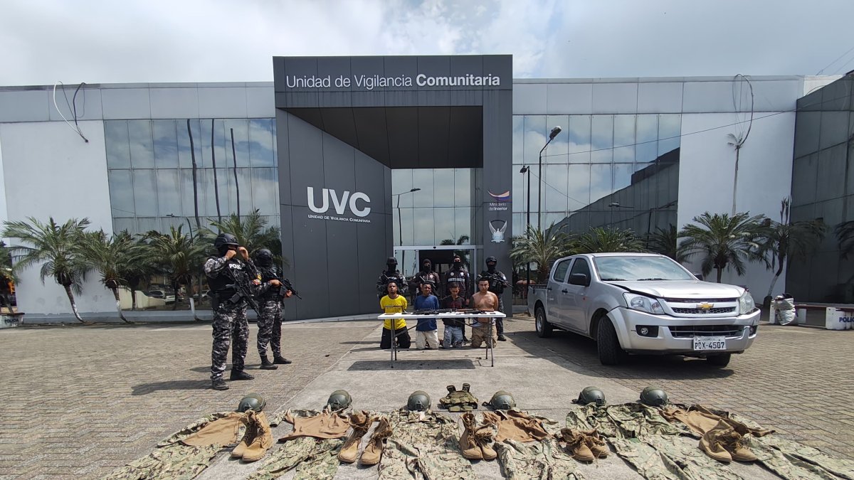 En el caso de Babahoyo los sospechosos portaban armas y prendas de uso militar.