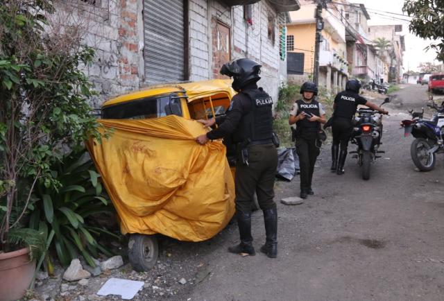 Helicóptero, patrulleros y motorizados en sorprendente operativo en Guayaquil