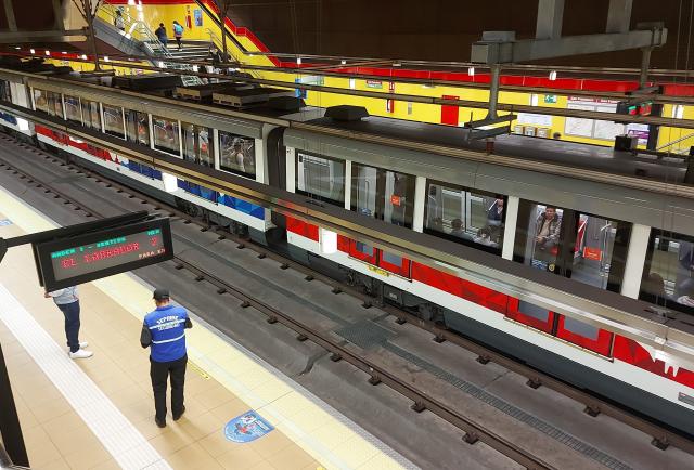 Metro de Quito: "Pantallas que indican el tiempo de espera ya están dañadas"