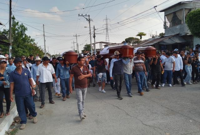 El emotivo sepelio en Balzar de la familia asesinada en Flor de Bastión