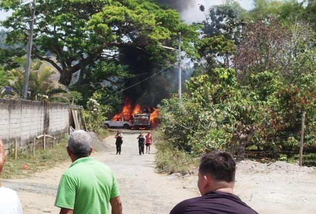 Tragedia en Manabí: menor muere atropellado y populacho quema dos vehículos
