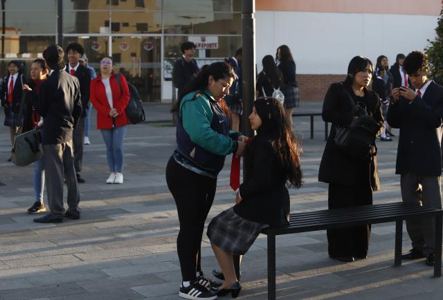 Aretes, tintes y uniformes: el debate sobre normas escolares en el inicio de clases